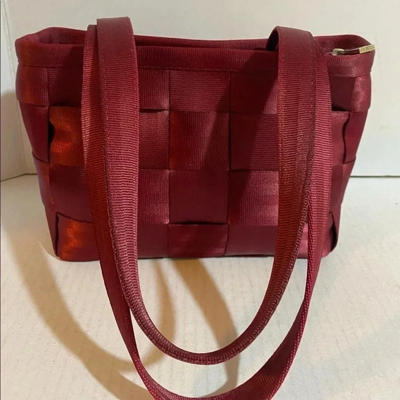 Harvey’s red original seatbelt shoulder handbag - Picture 6 of 13
